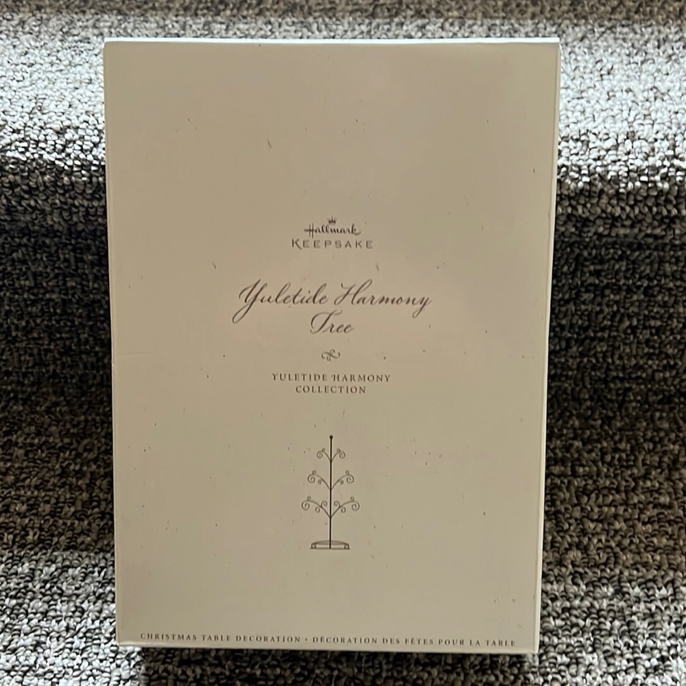 NIB 2006 HallmarkKeepsake”Yuletide Harmony Tree”from Yuletide Harmony Collection
